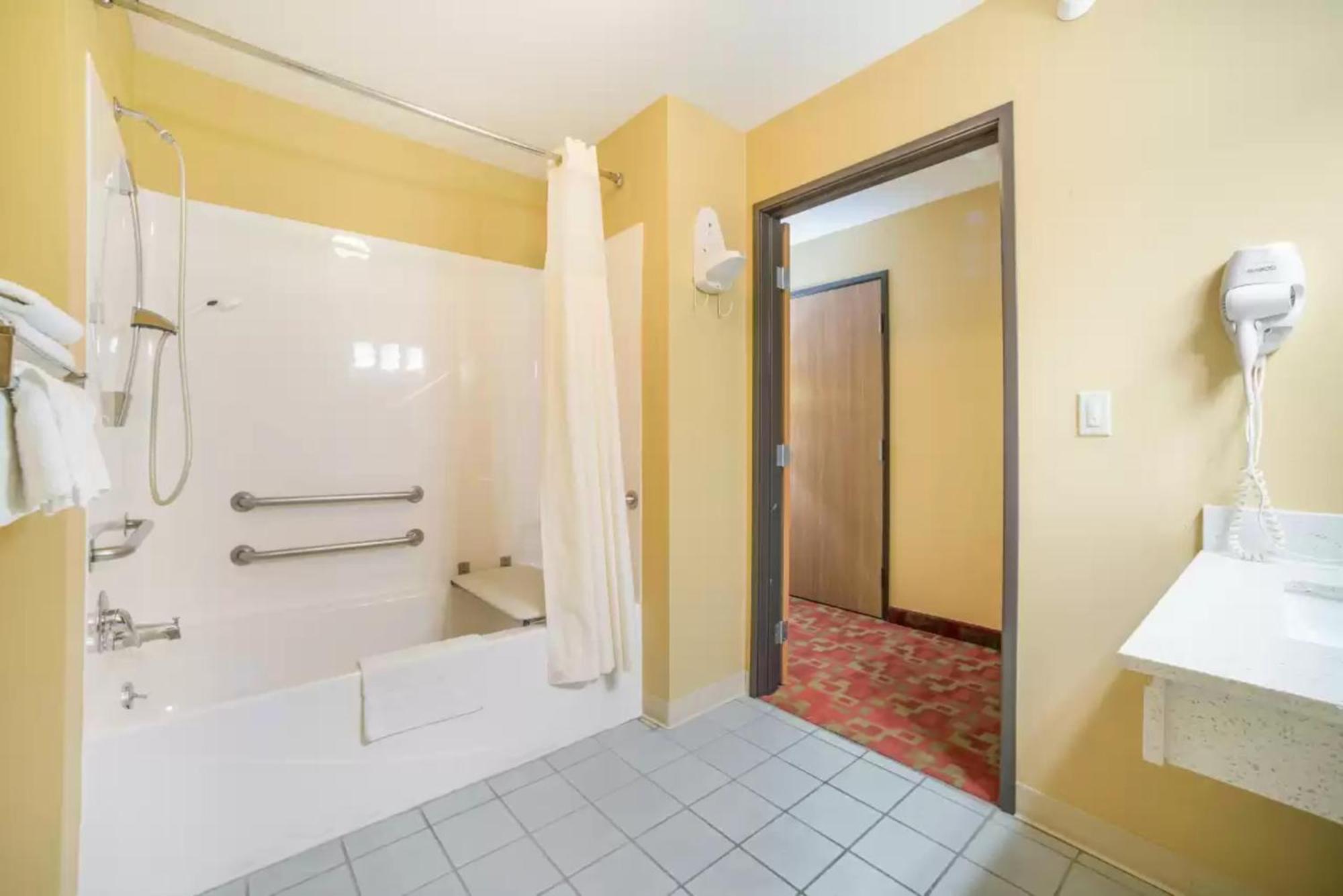 Quality Inn O'Fallon Il - St Louis Extérieur photo